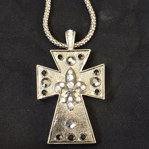 Large cross pendant w/ rhinestone Fleur de Lis design on stainless steel chain. - Picture 4 of 4